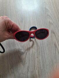 Lunettes De Soleil Bébé Isotoner Rouge Monture Souple Et Attache Amovible