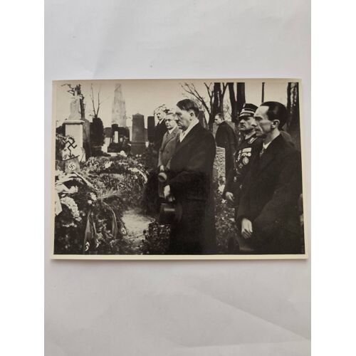 Ww2. Carte Photo. Taille 17*12. Hitler.Adolf Hitler Et Le Dr Goebbels Visitent Les Tombes Des Martyrs Au Cimetière De Luisenstadt À Berlin.