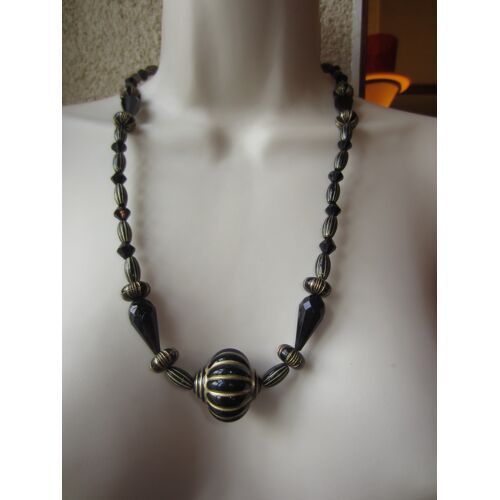 Collier Noir Et Doré N° 16