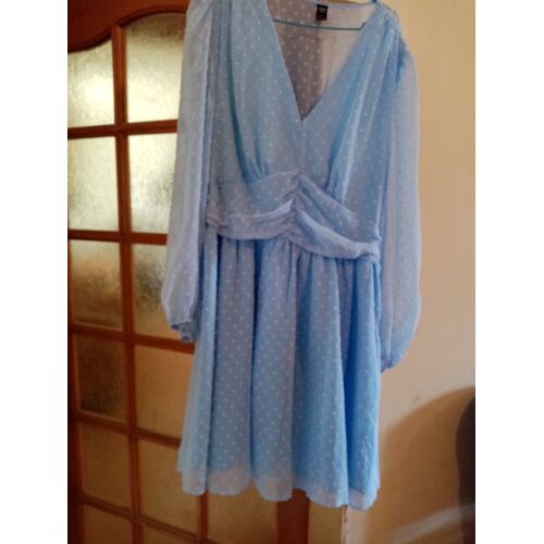 Robe Bleue Pastel Avec Des Plumetis De Taille 46/48 Pour Femme