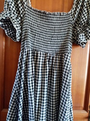 Robe Vichy Décolletée Carrée Et Froncée Taille 46 De Longueur Mi Longue Pour Femme.