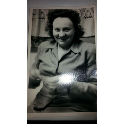 Carte Postale: Femme Qui Tricote