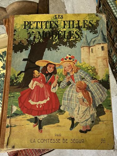 Les Petites Filles Modèles Par La Comtesse De Ségur