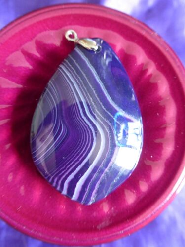 Pendentif Larme En Agate, Violet - 4.6 Cm. Avec Accroche. Magnifiques Couleurs Avec Superbe Transparence À La Lumière. Lot 2065
