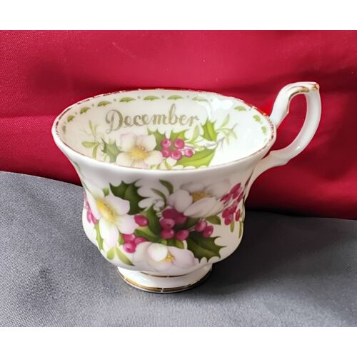 Tasse Royal Albert - Mois Décembre - Collection De 1970