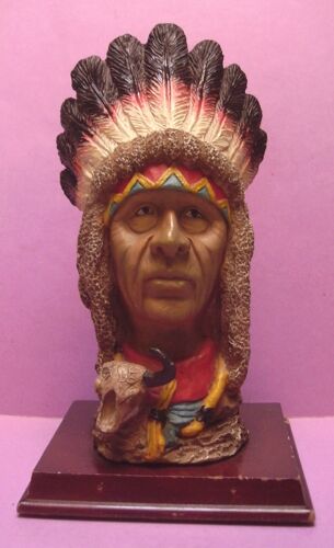Statue / Statuette Buste De Chef Indien - Coiffe Plumes Et Tête De Bison / Buffle - The Peggy's Collection