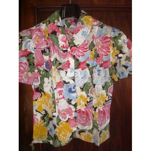 Chemise Colorée Fleurie Taille 38/40 , Jolie Forme Arrondie Bas