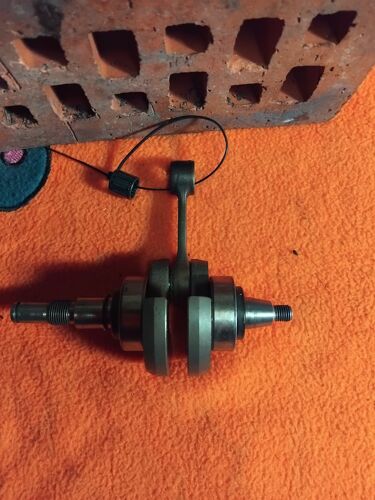 Vilebrequin et bielle tronçonneuse Stihl 025 C