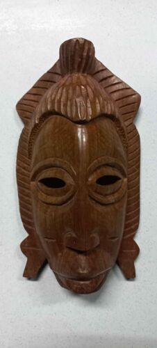 Masques, éléphants, pirogue en bois africain