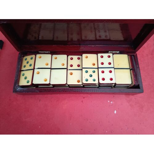 Lot Livres Et Divers Jeux De Société Et Jeux De Cartes