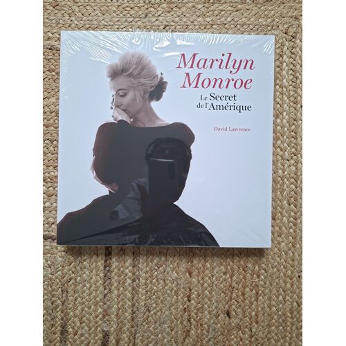 Marilyn Monroe Le Secret De L'Amérique Editeur Maison Templar. Parution 1er Janvier 2023. Nombre De Pages 489. Format 30 Cm X 30 Cm