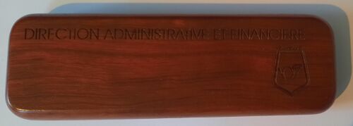 Coffret En Bois Contenant Deux Stylos De La Daf Direction Administrative Et Financière Du 1-2 Rch Régiment De Chasseurs De Verdun - Thierville S/Meuse Début Des Années 2000