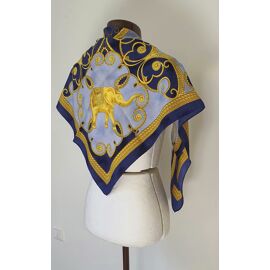 Foulard Escada, Grand Carré Bleu Et Or