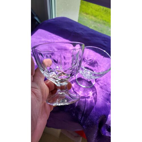 Coupes À Dessert Sur Pied Verre Taillé Transparent Lot De 2 Diamètre 10.2 Cm Hauteur 10.5 Cm 256 Grammes France