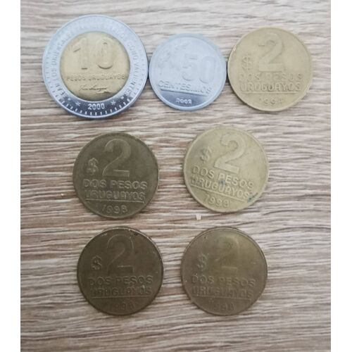 Lot 7 Monnaies, Uruguay, Pesos Uruguayos.
