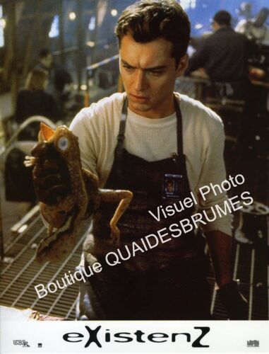Existenz : Jeu De 8 Photos D'Exploitation Cinématographique - Format 21x27,5 Cm - De David Cronenberg Avec Jennifer Jason Leigh, Jude Law, Ian Holm, Willem Dafoe, Callum Keith Rennie - 1999