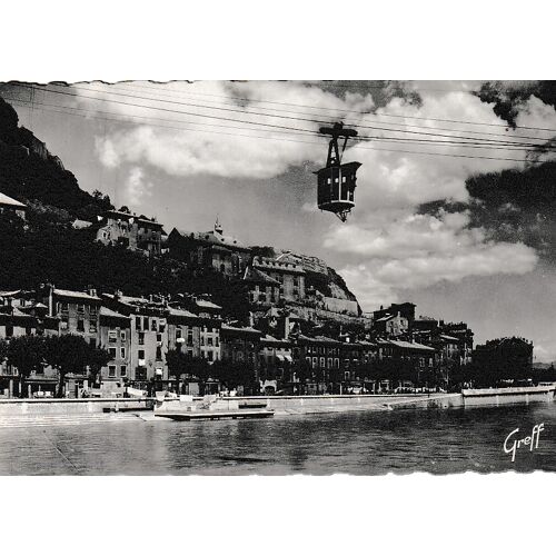 Grenoble , Terrasse Du Téléphérique Au Dessus De L'isère