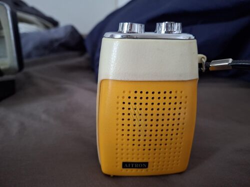 Poste Radio De Poche Vintage Marque Aitron