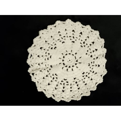 napperon rond crème en fil de coton victorien début 1900.