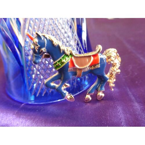 Broche Licorne En Métal - Bleu, Doré, Rouge, Marron Et Vert. 5.7 Cm. Original Et Unique ! Lot 2631