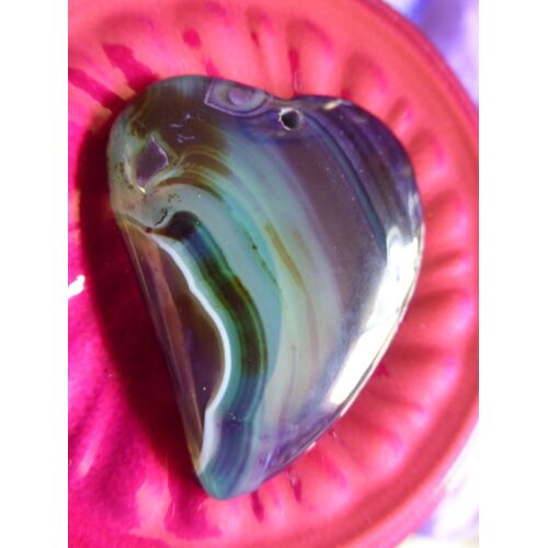 Pendentif Coeur En Agate Onyx - Violet, Vers Et Noir. 4.4 Cm. Superbe Transparence À La Lumière. Lot 1981