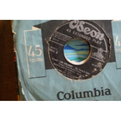 Orquesta Los Peniques Rico Vacilon /Clara/ Cogele Bien El Compas/El Cha Cha Cha De Los Carinosos Odeon 50046. Chili