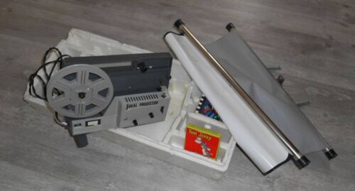 Projecteur Idéal Projector de films super8 ou Super 8 seulement 8mm de largeur 220V basique vintage gris très simple pour débutant framer starter démarreur stop motor moteur ampoule 12V