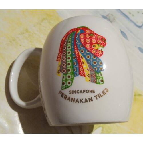 Mug Blanc- En Porcelaine - Souvenir - " Singapore Peranakan Tiles "