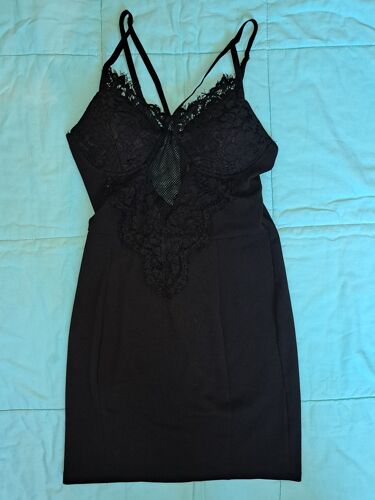 Robe Sexy Femme Nuisette Noir En Voile Et Dentelle Avec Soutien Gorge Rembourré Intégré M Shein Fermeture Éclair Dans Le Dos - Comme Neuf - Envoi Très Rapide Et Soigné.