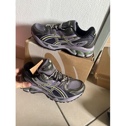 Chaussure Asics Violet Taille 38 Neuf Avec Étiquette 