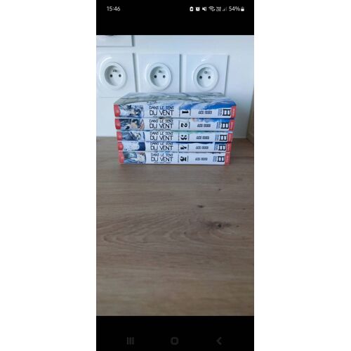 Lot De 5 Mangas De La Série Dans Le Sens Du Vent