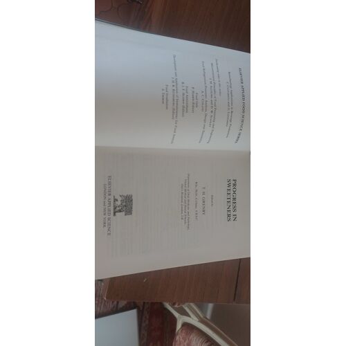 Livre Scientifique Collection Elsevier Applied Food Science Series : Progress In Sweeteners Edited By T.H. Grenby 1989