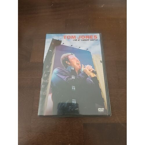 Tom Jones Live At Cardiff Castle (2004) - Dvd