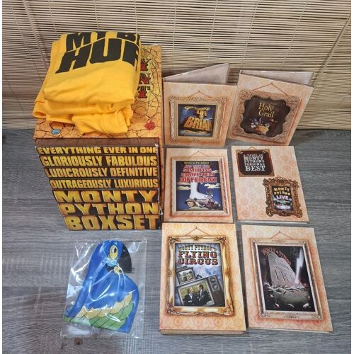 Monty Python Complete Monster Boxset John Cleese T-Shirt - Dvd