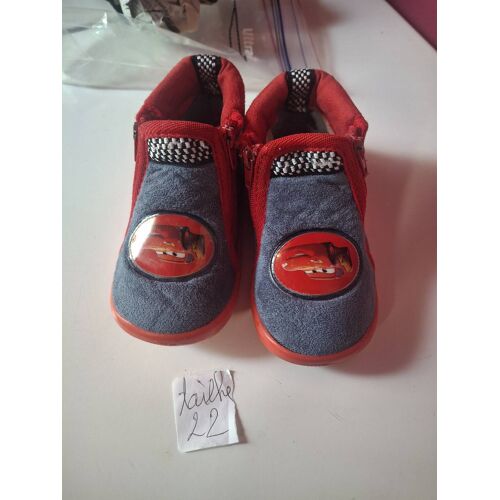 Pantufe Bébé Confortable À Marche Ttaille 22 Très Bon État