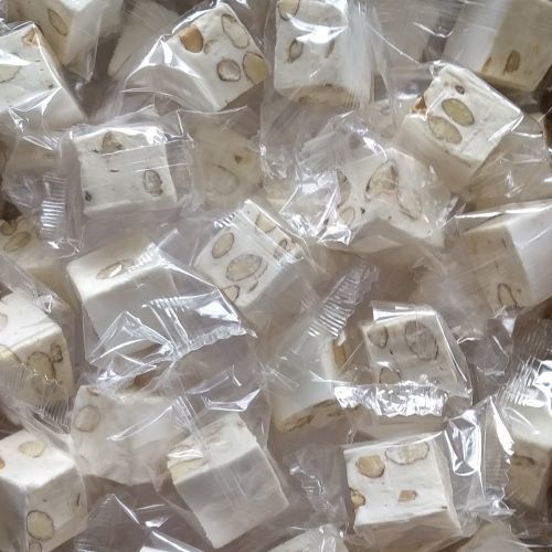 Gros Cubes De Nougat Tendre Aux Amandes Sachet De 1 Kg