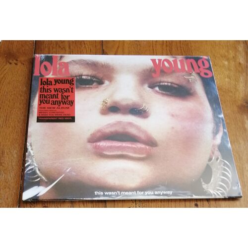 Album Lp 33t 12" Vinyle Lola Young " This Wasn'T Meant For You Anyway " 11 Titres 2025 En Édition Limitée Vinyle Couleur Rouge Transparent Island Records Funk/Soul Pop