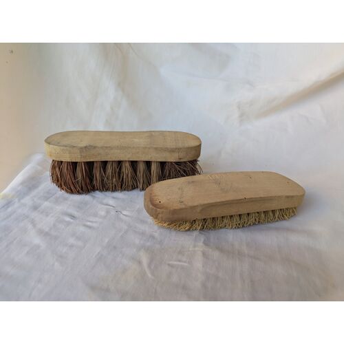 Ww1/2 2 Brosses Différentes Lave-Ponts Chiendents Militaires Marquées A Identifier