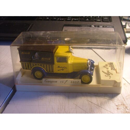 1/43 Solido 4407 - Fourgon C4f