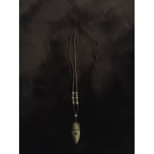 Collier Cigale En Pierre Noire Et Perles De Jades Vertes Foncées.