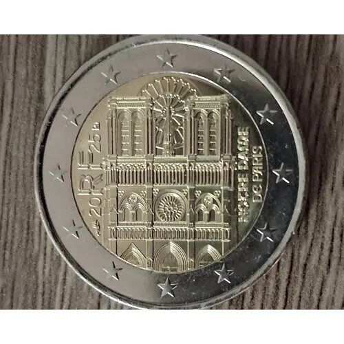 Piéce De 2 Euros "Notre Dame De Paris "Rénovvée. Comme Neuve