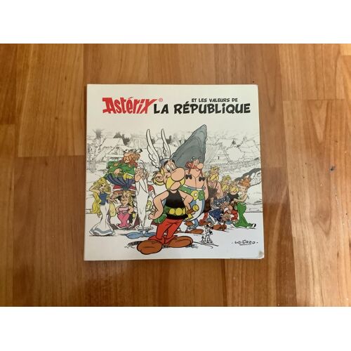 Pièce De 10euros Astérix La Liberté Des Valeurs De La République Et L'Album De La Monnaie De Paris