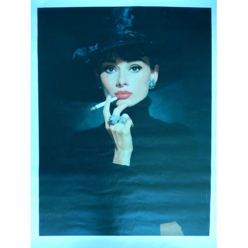 Audrey Hepburn La Dame En Noir Oeuvre D' Alberto Ricardo Réalisée En Technique D'Impression Giclée Sur Toile Professionnelle Coton Hq Dimension 60x80cm Édition 1/5 -2025 Signée.