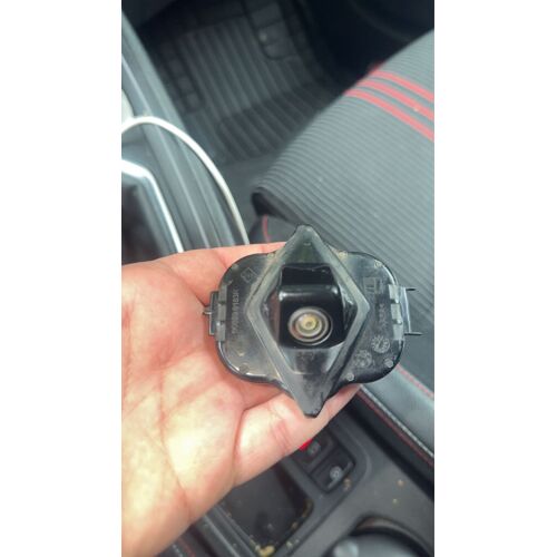 Vend Caméra De Recul Clio 4 Marche Sur Clio 5 Mais Ne S’Emboîtent Pas Avec Le Logo Bon Etat