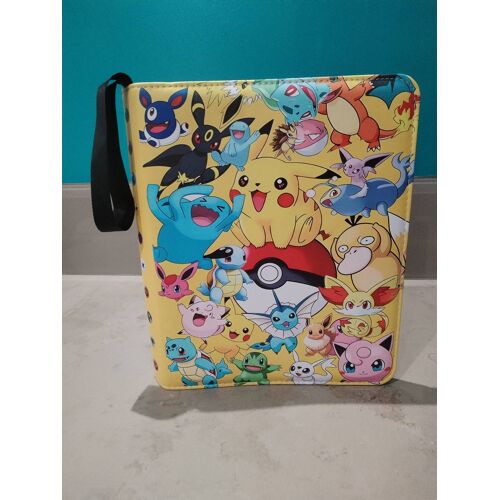 Classeur Pour 900 Cartes Pokémon. Jamais Utilisé. Dimensions 27x34cm Cm. D'Autres Modèles Et Formats Disponibles.