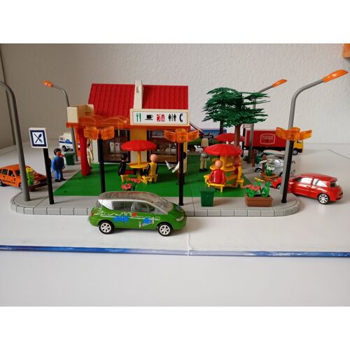 Cafeteria Majokit de Majorette avec personnages serveurs et véhicules