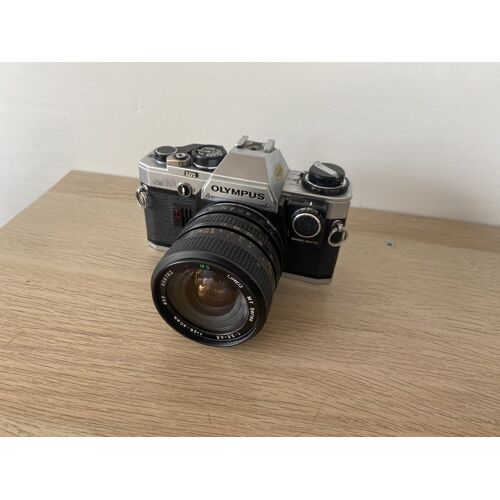 Appareil Photo Argentique Olympus OM10 + Objectif 28-50mm
