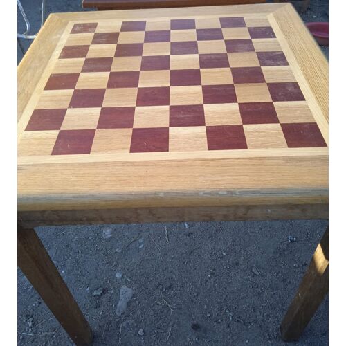 Table damier en marqueterie avec tiroir.