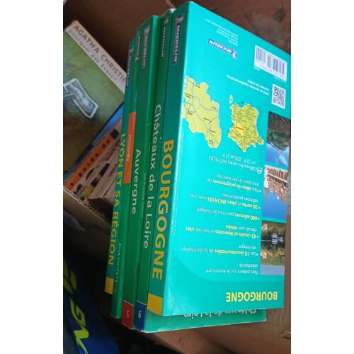 Le Guide Vert Michelin Lot De 5 Livres : Aquitaine, Auvergne, Lyon Et Sa Région, Bourgogne Et Château De La Loire.