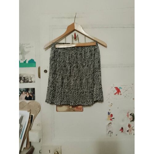 Jupe Noire /Blanche 32 Xxs Primark.